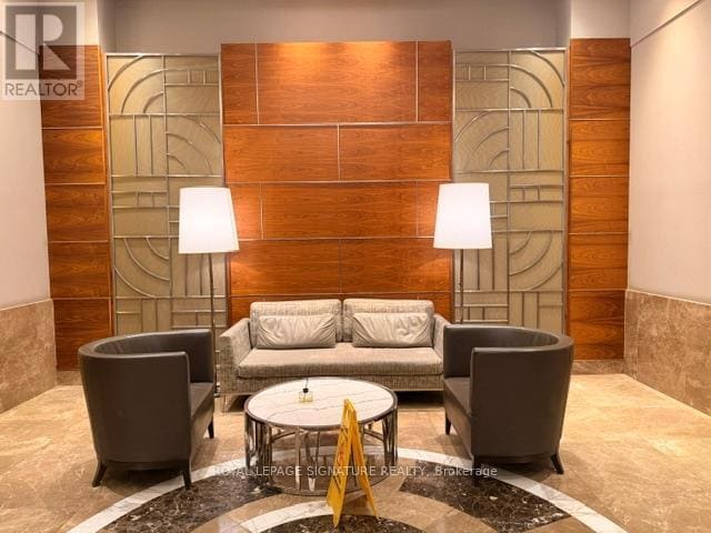 Building Photo - 763 Bay St.