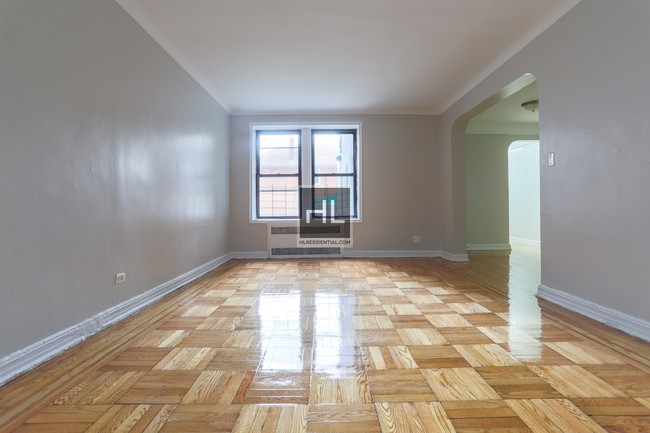 Building Photo - 1 Bedroom w/ Stainless Steel Appliances !