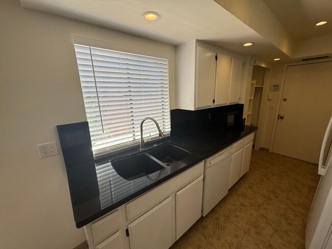 Foto del edificio - 10420 N 10th St