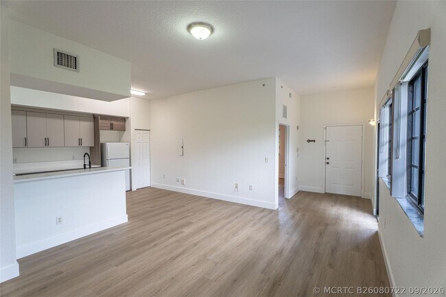 Building Photo - 2801 Riverside Dr