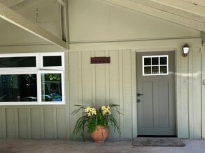 Building Photo - 1208 Los Robles Dr