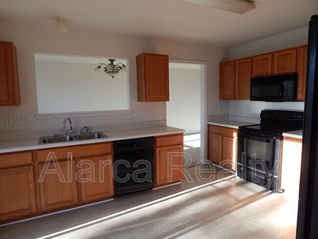 Building Photo - 1546 Kindred Cir NW