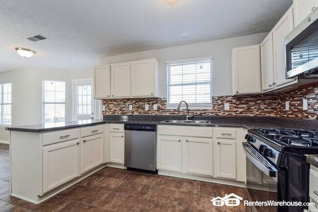 Foto del edificio - Bright Airy and recently Renovated Traditi...