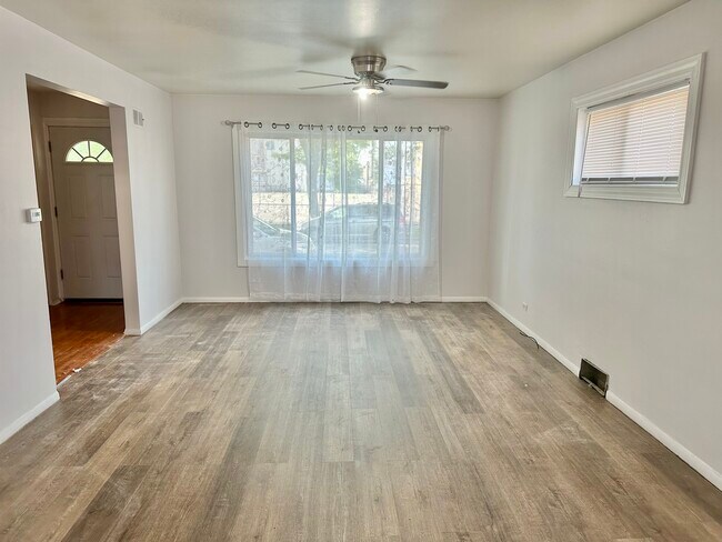 Living Room - 2346 W Jarvis Ave