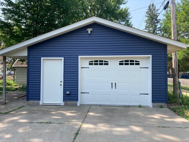Building Photo - 205 Franklin Ave SW
