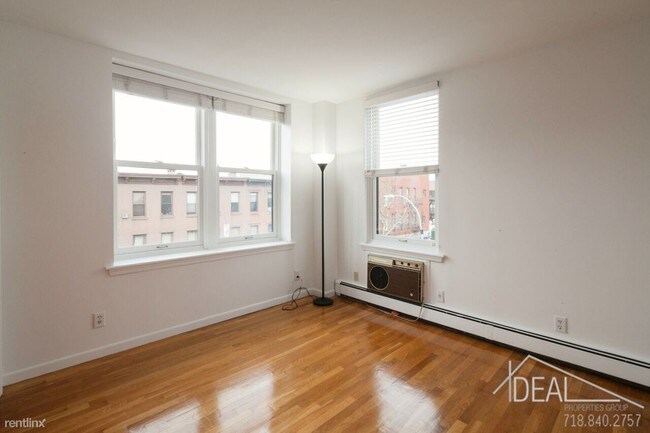 Foto del edificio - 374 Court St