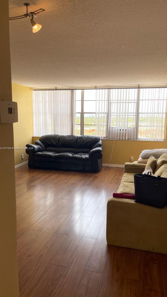 Foto del edificio - 2025 NE 164th St