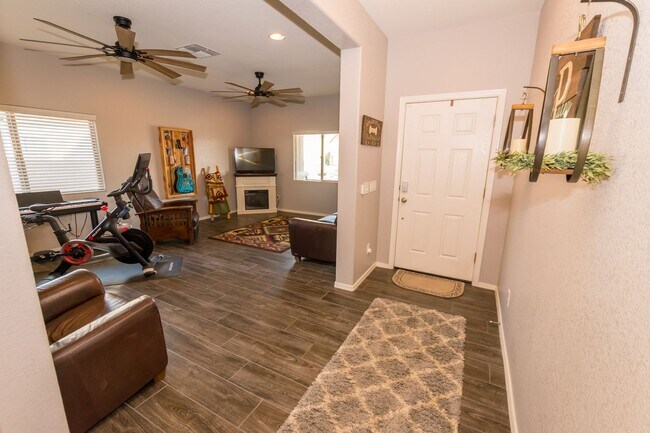 Building Photo - Beautiful 2-Story Home, 5 Bedroom, 3 Full ...