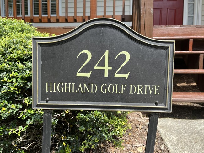 Foto del edificio - 242 Highland Golf Dr