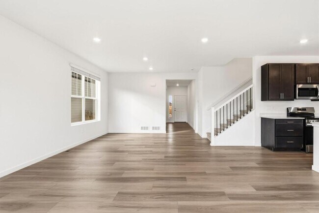 Foto del edificio - 4322 Fellows Dr