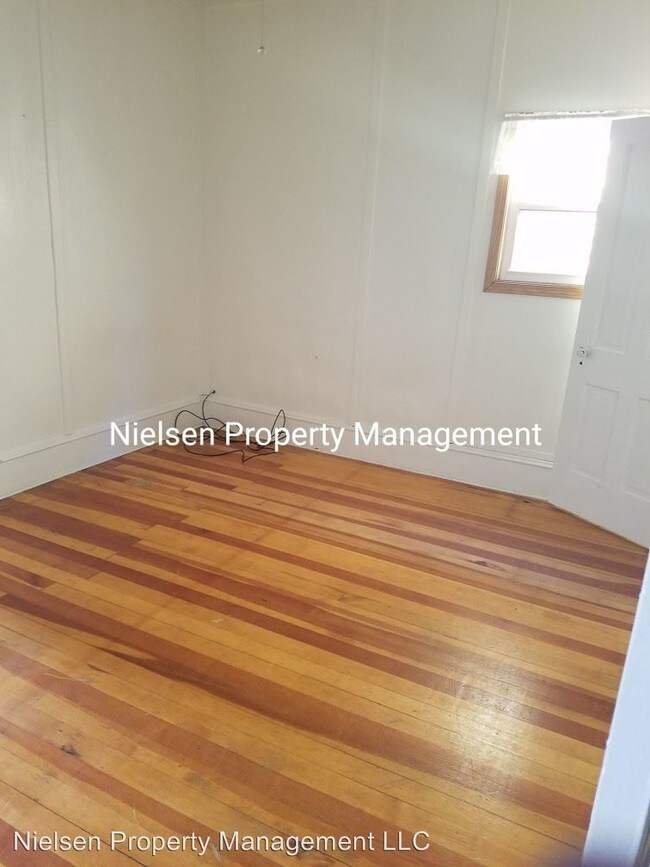 Building Photo - 2 br, 1 bath House - 1007 Waukesha