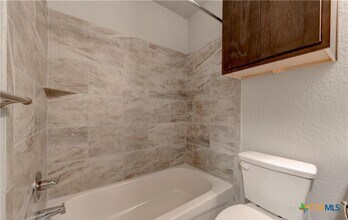 Building Photo - 601 Lost Trl