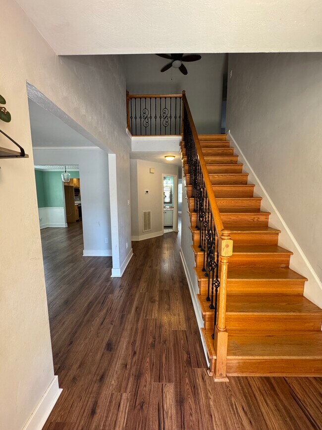 Foto del edificio - 1449 Berkshire Dr