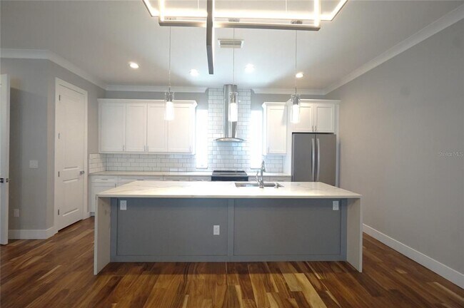 Foto del edificio - 4910 W McElroy Ave