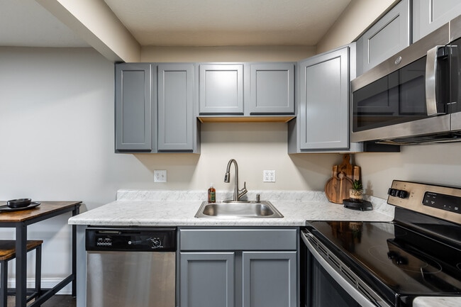 Building Photo - 603 Hanna Ave Apartments