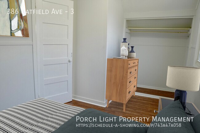 Photo du bâtiment - Renovated 1 Bedroom Loft - Lots of Natural Light - Brand New Upgrades