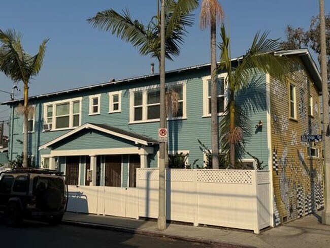 Interior Photo - 2008-2012 S. Strongs Dr