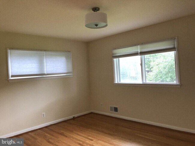 Building Photo - 1124 Ormond Ct