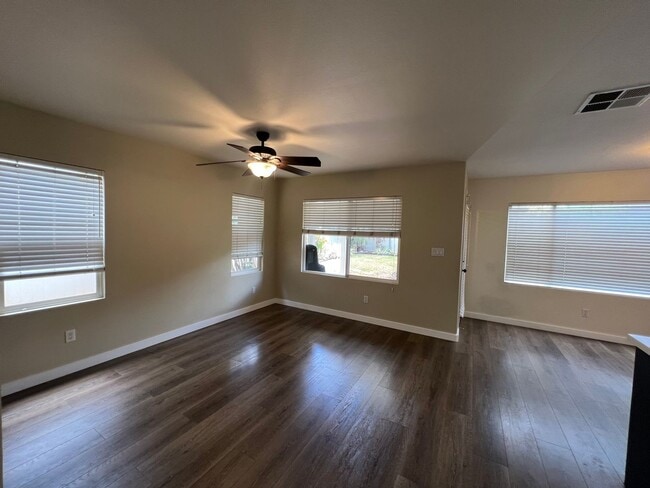 Building Photo - Beautiful 4 Bedroom Home in Ocean Pointe *...