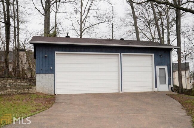 Building Photo - 6307 Wellington Way
