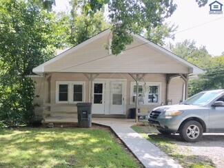 Building Photo - 1364 Crescent Dr