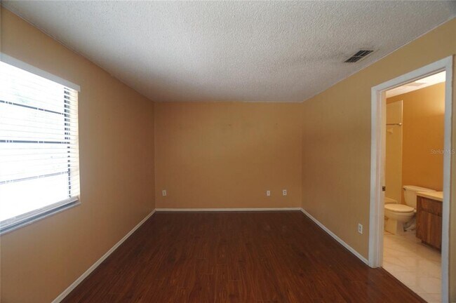 Foto del edificio - 10049 Lake Oak Cir