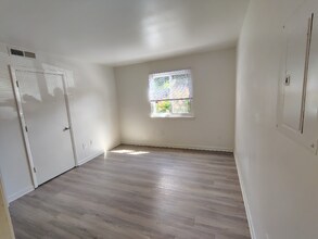 Building Photo - 600 Reusens Rd
