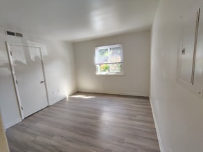 Building Photo - 600 Reusens Rd
