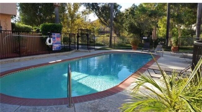 Foto del edificio - 4265 Las Virgenes Rd