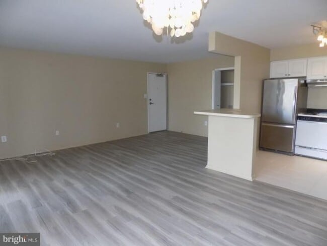 Foto del edificio - 8 8 South Van Dorn St