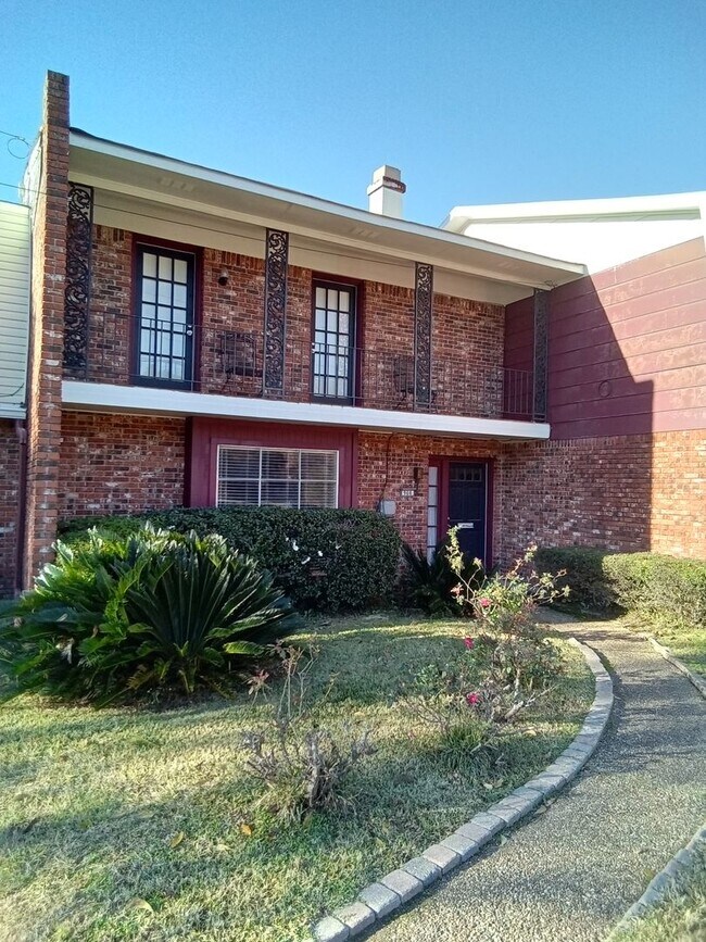 Building Photo - 906 E Kings Hwy