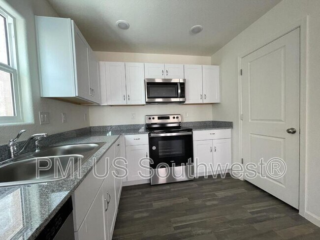 Foto del edificio - 2409 Granite Cir