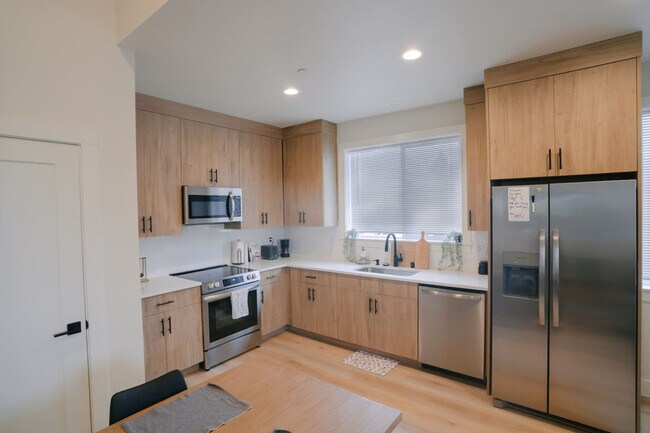 Foto del edificio - 3505 NE Creston Ave