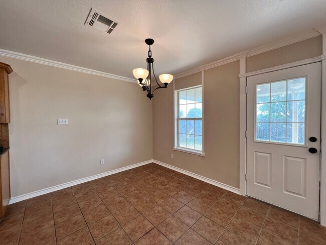 Building Photo - Temple West Gem!