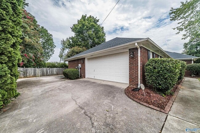 Building Photo - 139 Clubhouse Ln
