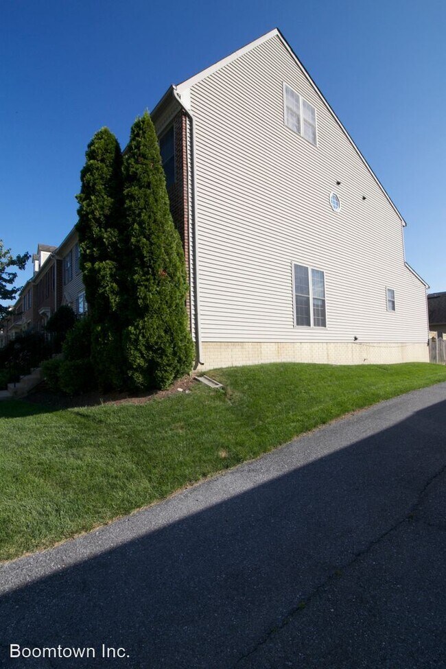 Building Photo - 3 br, 2.5 bath House - 2449 Rippling Brook...