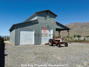 Building Photo - 1313 E Adobe Rock Dr