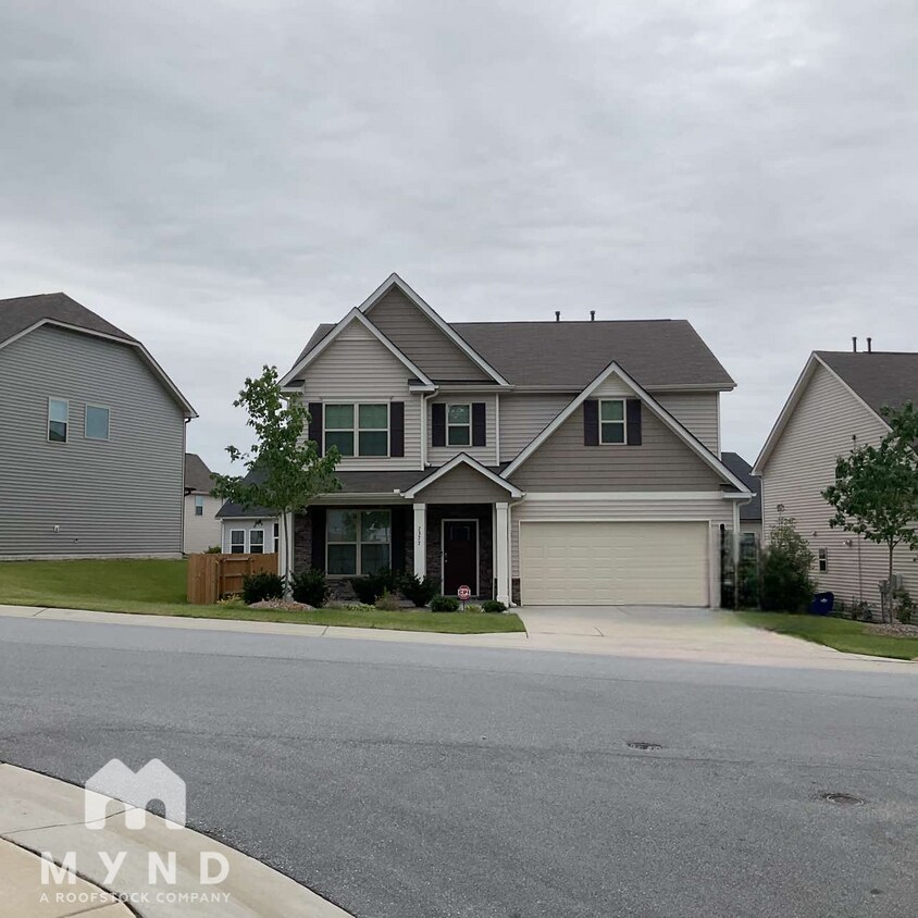 Foto principal - 7377 Birchshire Dr