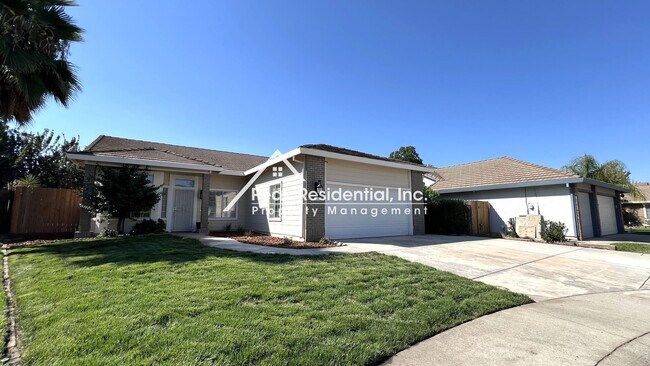 Building Photo - Wonderful 3bd/2ba Antelope Home with 2 Car...