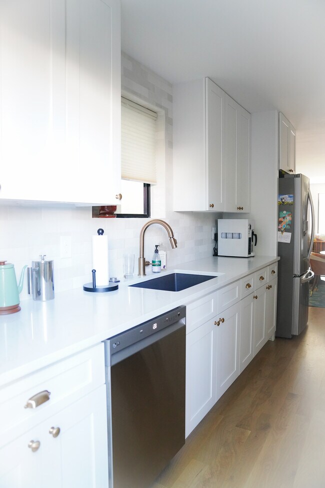 Kitchen - 5035 W 14th Ave