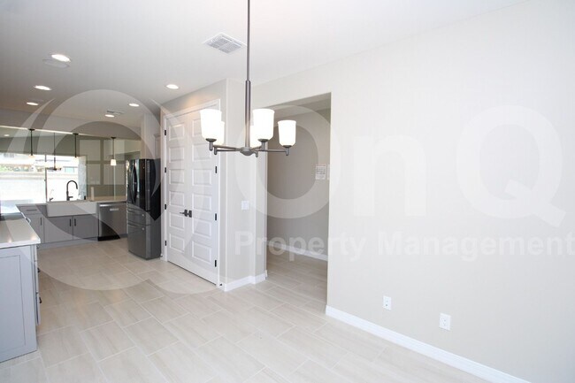 Foto del edificio - 18030 W Jones Ave