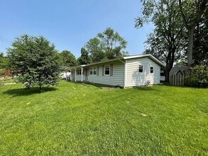 Building Photo - 140 Seneca Ln