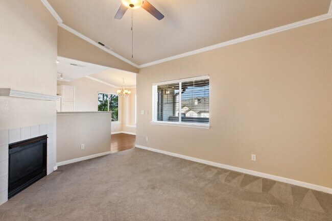 Building Photo - Updated 2-Bed, 2-Bath Condo Just 15 Minute...