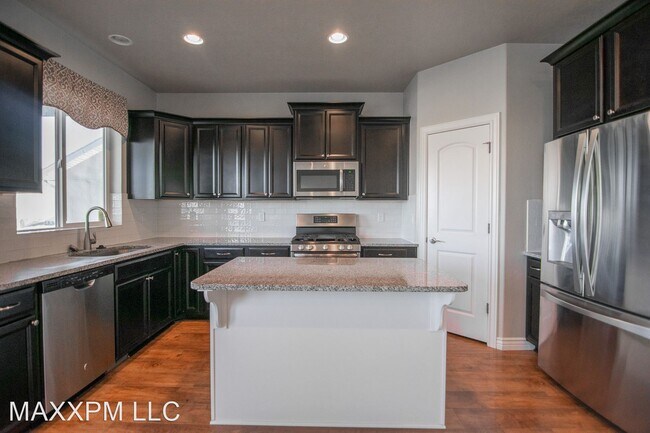 Foto del edificio - 6 br, 3.5 bath House - 74 E Wildcat Ln