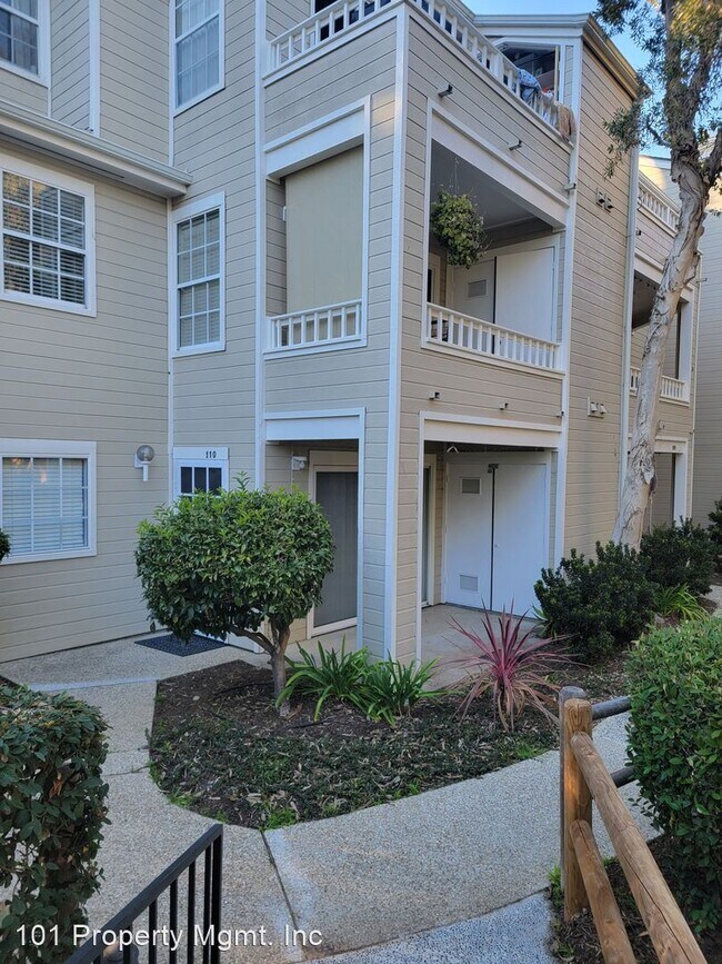 Foto del edificio - 1 br, 1 bath House - 7620 Hollister Ave # 110