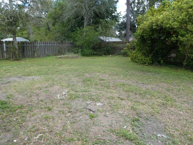 Foto del edificio - 2378 Dolphin Ave