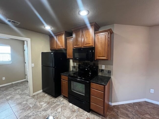 Building Photo - ** COMING SOON** Beautiful Home In Clabber Creek Subdivision. Lawn maintenance included!!