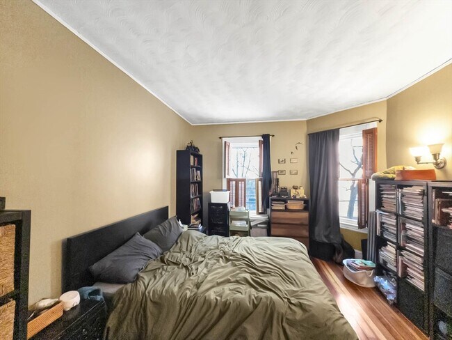 Foto del edificio - 27 Lakeville Rd