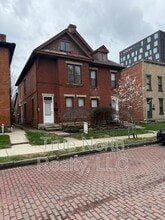 Building Photo - 43 1/2 E Russell St