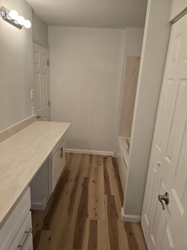 Building Photo - 11245 Liberty Landing Dr